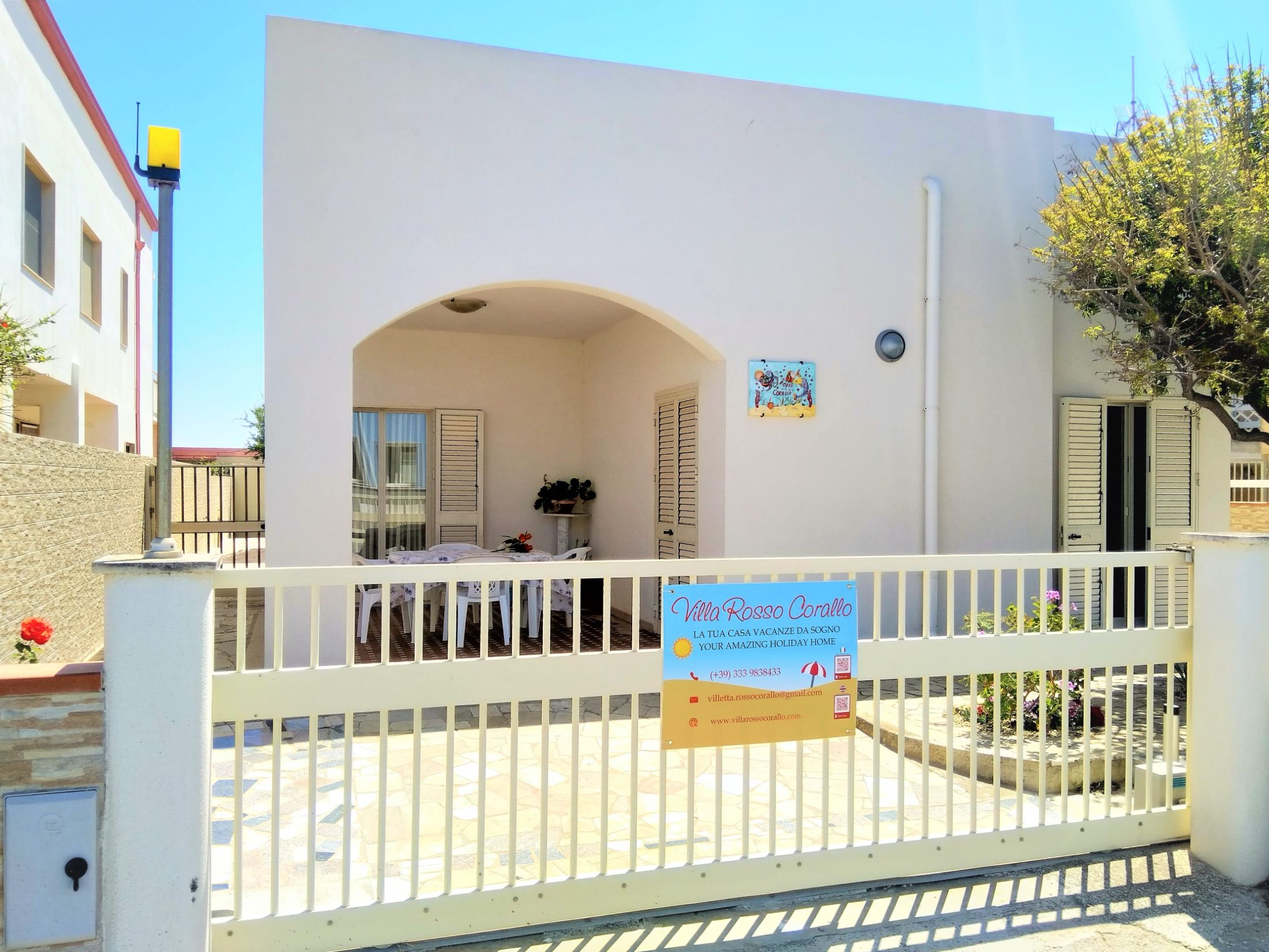 Villa Rosso Corallo, facciata